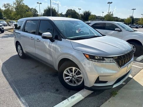 Used 2023 Kia Carnival LX FWD image 1