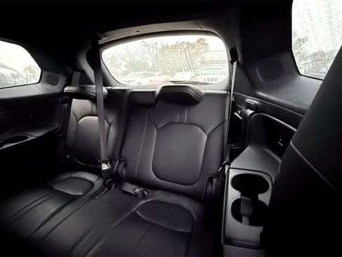 Used 2025 Honda Pilot Black Edition image 9