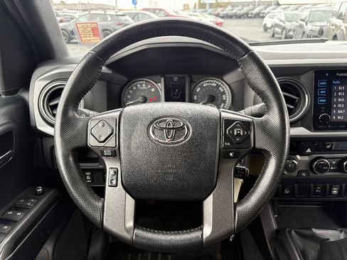 Used 2016 Toyota Tacoma TRD Off-Road w/ Premium & Technology Package image 21