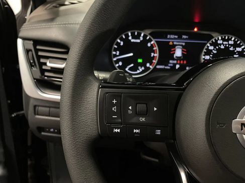 Used 2021 Nissan Rogue SV AWD/4WD image 18