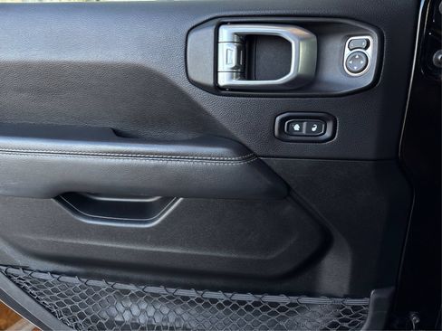 Used 2020 Jeep Wrangler Unlimited Sahara AWD/4WD image 20
