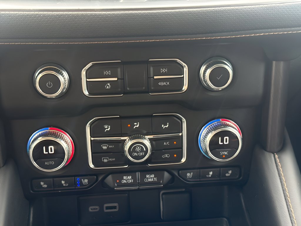 Used 2024 GMC Yukon XL AT4 w/ Technology Package AWD/4WD image 19