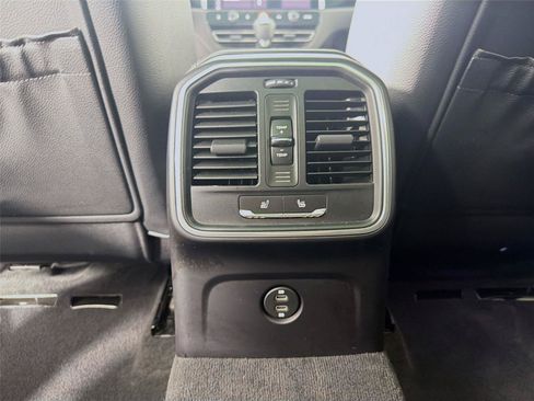 Used 2022 Porsche Macan AWD/4WD image 21