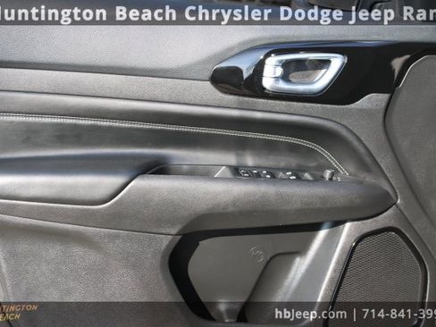 Used 2023 Jeep Compass Altitude image 10