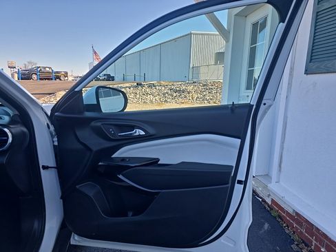 Used 2024 Chevrolet Trax LT image 26