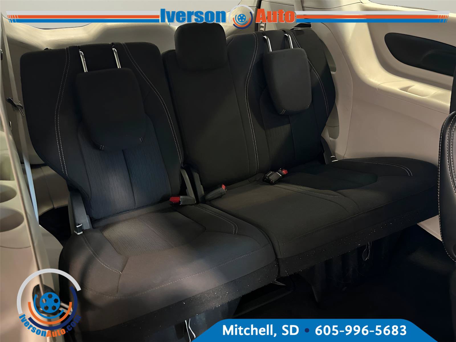 Used 2023 Chrysler Voyager LX FWD image 32