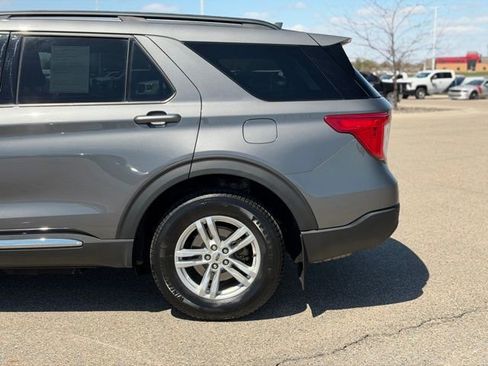 Used 2021 Ford Explorer XLT w/ Class III Trailer Tow Package AWD/4WD image 11