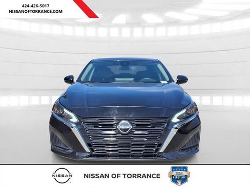 Used 2023 Nissan Altima 2.5 SV w/ SV Premium Package FWD image 2