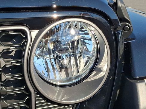 New 2025 Jeep Gladiator Sport image 9