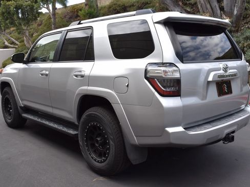 Used 2020 Toyota 4Runner SR5 Premium AWD/4WD image 6