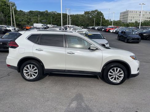 Used 2017 Nissan Rogue SV w/ SV Premium Package AWD/4WD image 7