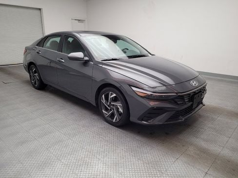 Used 2025 Hyundai Elantra SEL FWD image 13