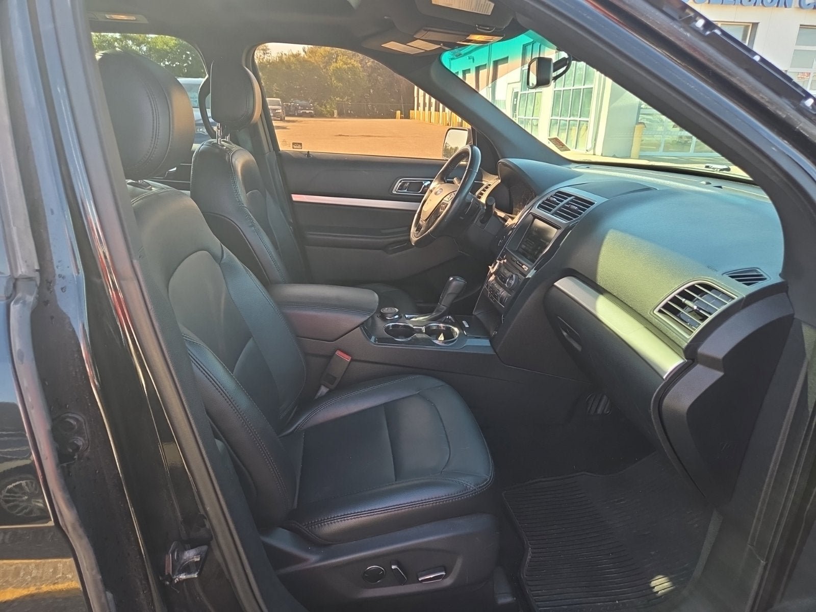 Used 2016 Ford Explorer XLT w/ Equipment Group 202A AWD/4WD image 11