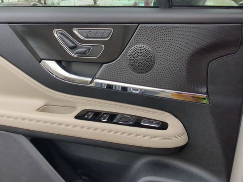 New 2026 Lincoln Corsair Reserve FWD image 12