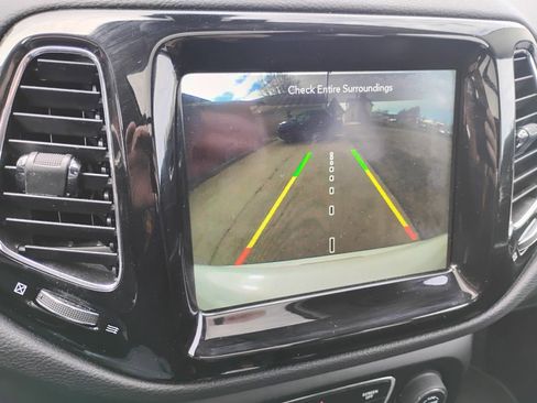 Used 2018 Jeep Compass Latitude w/ Popular Equipment Group image 11