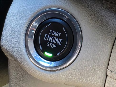 Used 2022 Buick Envision Essence w/ Technology Package I image 35