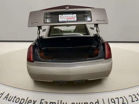 Used 2005 Cadillac XLR RWD image 16