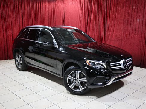 Used 2019 Mercedes-Benz GLC 300 4MATIC w/ Premium Package image 2