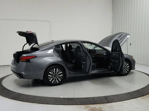Used 2023 Nissan Altima 2.5 SV w/ SV Premium Package FWD image 15