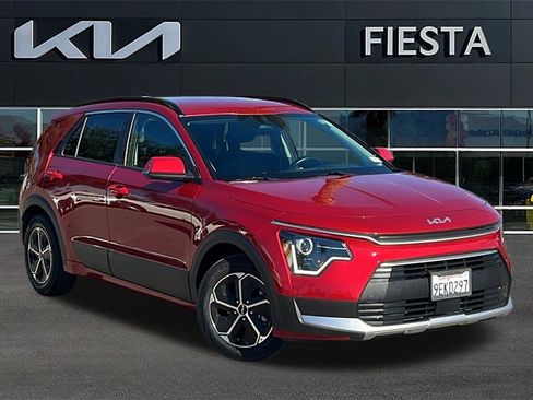 Used 2023 Kia Niro EX image 1