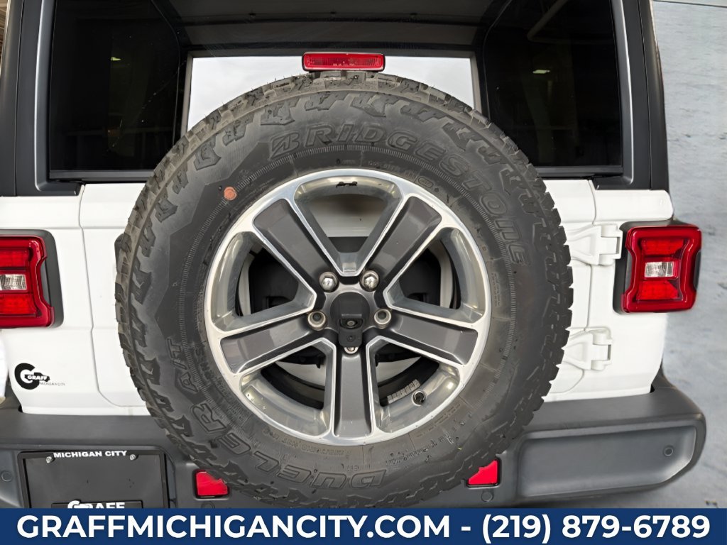 Used 2018 Jeep Wrangler Unlimited Sahara AWD/4WD image 35
