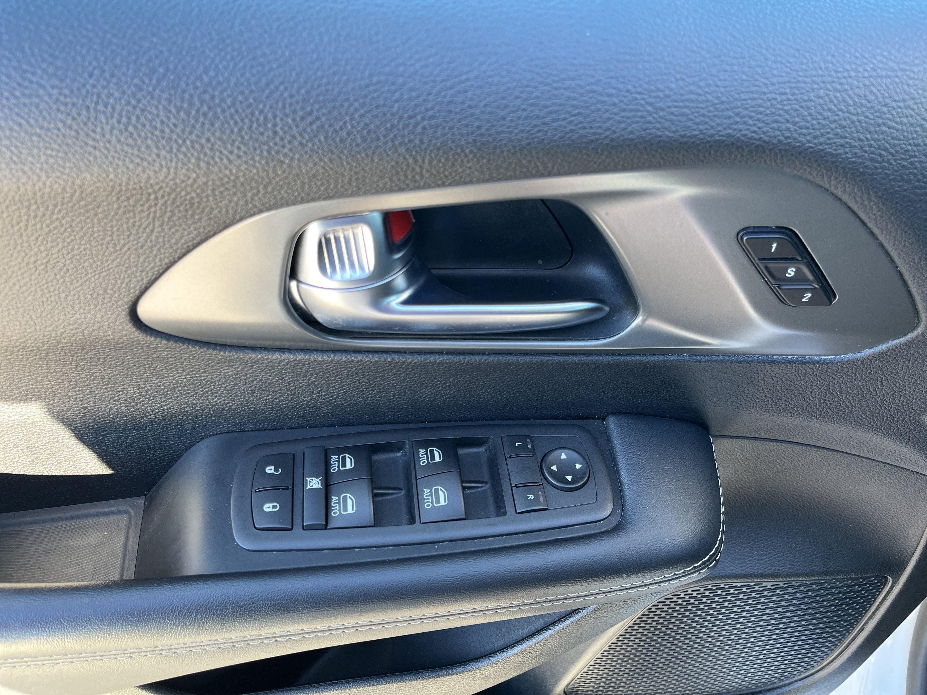 Used 2025 Chrysler Pacifica Select FWD image 16