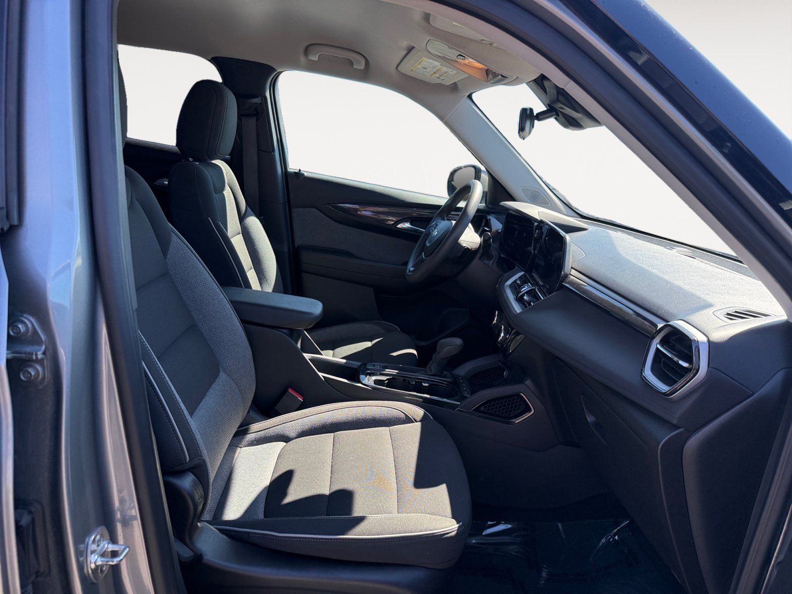 Used 2025 Chevrolet TrailBlazer LT AWD/4WD image 19