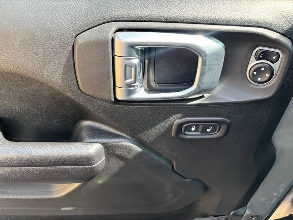 Used 2018 Jeep Wrangler Unlimited Sport S AWD/4WD image 18