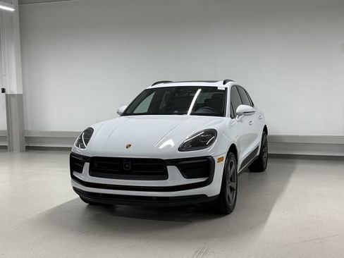 Certified 2026 Porsche Macan AWD/4WD image 1