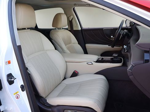 Used 2019 Lexus LS 500 w/ Interior Upgrade Package RWD image 18