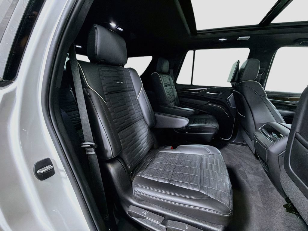 Used 2024 Cadillac Escalade Sport Platinum w/ LPO, ONYX Package AWD/4WD image 31
