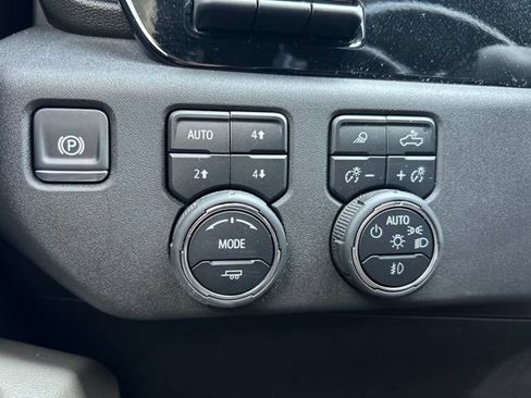 Used 2024 Chevrolet Silverado 2500 ZR2 w/ ZR2 Bison Edition AWD/4WD image 17