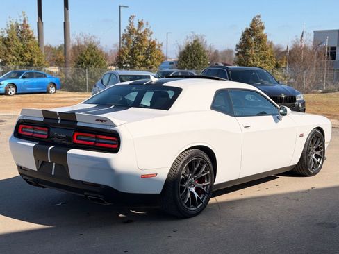 Used 2015 Dodge Challenger SRT w/ Technology Group image 8