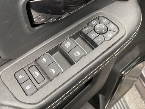 Used 2025 RAM 3500 Limited image 28