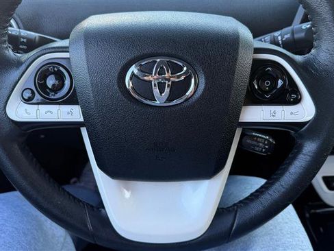 Used 2017 Toyota Prius Prime Premium image 28