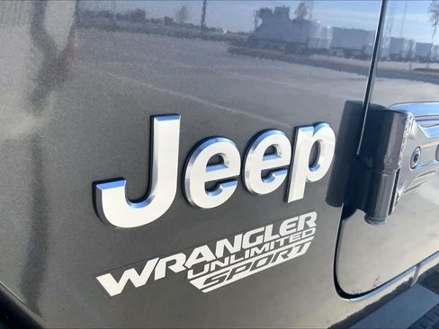 Used 2019 Jeep Wrangler Unlimited Sport S AWD/4WD image 10