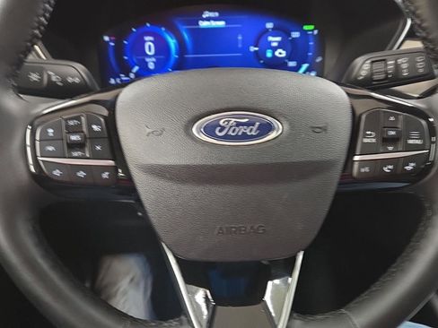Used 2022 Ford Escape Titanium image 9