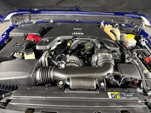 Used 2019 Jeep Wrangler Unlimited Sahara AWD/4WD image 61