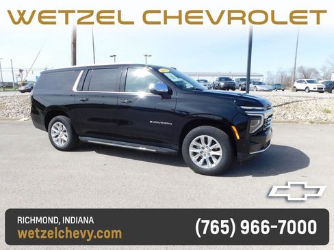Used 2025 Chevrolet Suburban Premier image 1