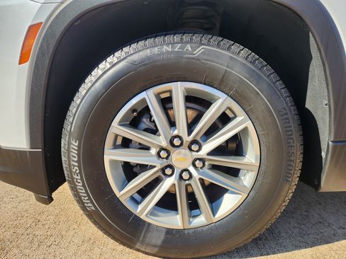 Certified 2023 Chevrolet Traverse LT image 11