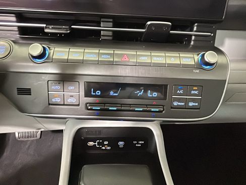 Used 2024 Hyundai Kona SEL FWD image 24