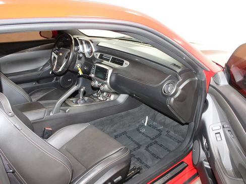 Used 2015 Chevrolet Camaro SS RWD image 25