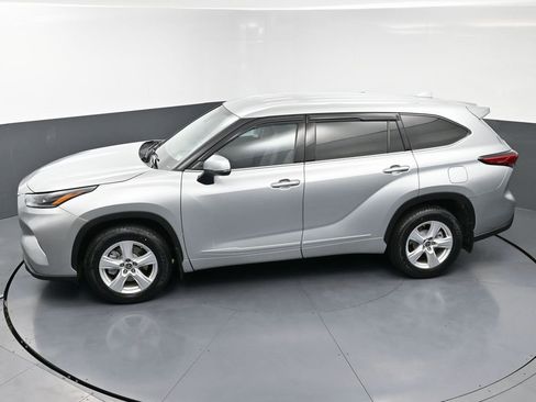 Used 2021 Toyota Highlander L image 50