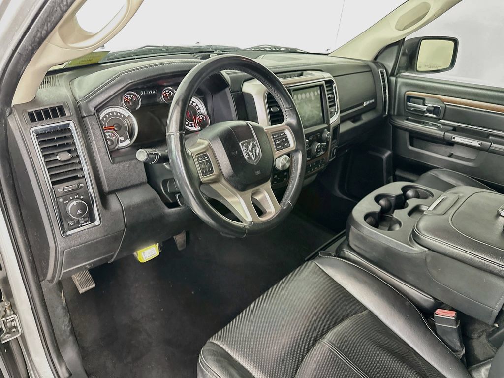Used 2018 RAM 1500 Laramie w/ Convenience Group AWD/4WD image 30
