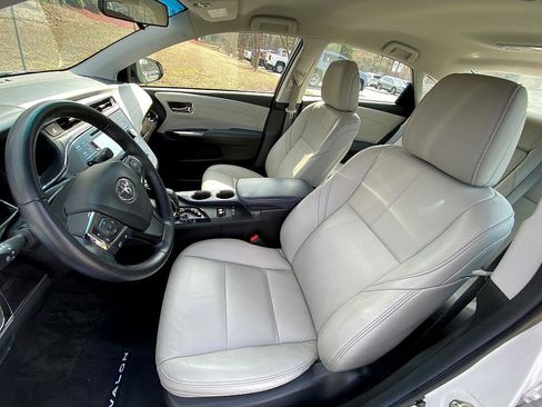 Used 2015 Toyota Avalon XLE image 11