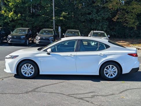 Used 2025 Toyota Camry LE image 4