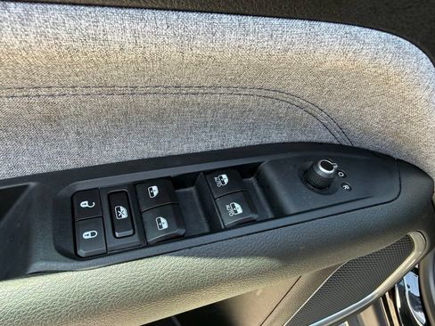 Used 2024 Jeep Compass Latitude AWD/4WD image 13