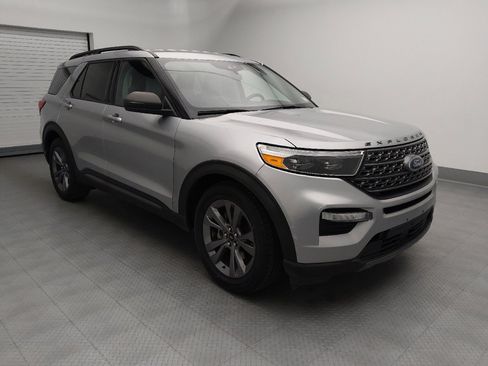 Used 2021 Ford Explorer XLT w/ Equipment Group 202A RWD image 11