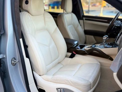 Used 2012 Porsche Cayenne Turbo image 18