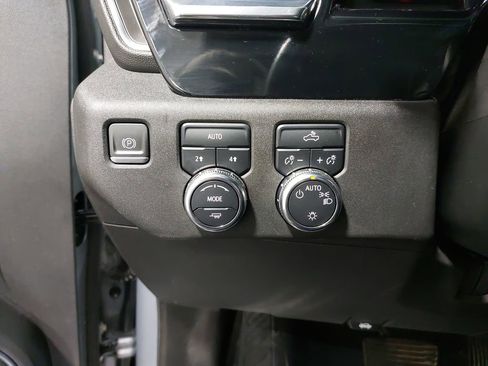 Used 2024 GMC Sierra 1500 SLE image 26